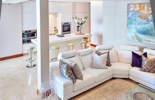Ballito Apartment | Ocean-Penthouse Paradise | Jacuzzi | Bar