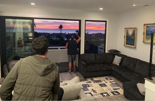 Santa Ana Heights House | Ocean view AC heated Pool jacuzzi Tennis bikesPool table foosball bikes
