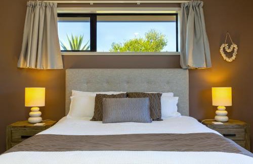 Rarangi Apartment | Ocean View Beachfront Apartment