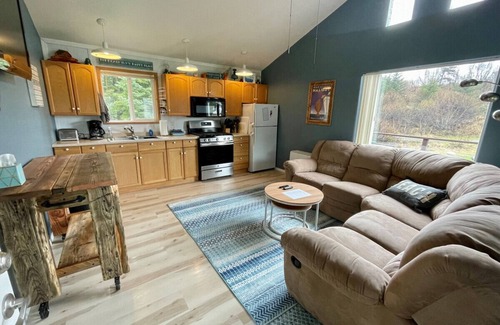 Anchor Point Cabin | Ocean-view Cabin on the Anchor Point Bluff