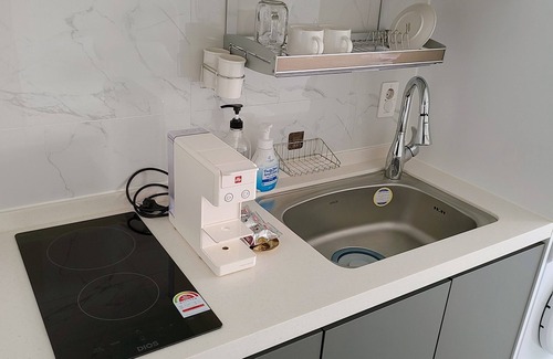 Suyeong-Gu Apartment | Ocean View - Charming 1-bedroom apartment with AC and WiFi in enchanting Busan