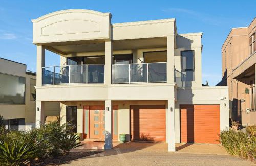 Moana House | Ocean View Moana - C21 SouthCoast Holidays