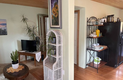 Lund Apartment | Ocean View OysterSuite at OysterBeds.ca and The Laughing Oyster Restaurant