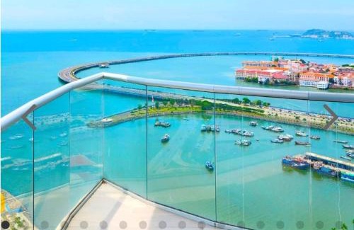 Panama City House | Ocean View Private Room Balcony, Pool, Rooftop Gym Next to Hilton Panama
