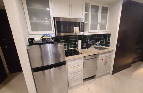 La Isla Resort | Ocean View Studio with Kitchenette