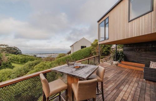 Redcliffs House | Ocean Views at Rapanui Lodge- 4BR Gem with Parking