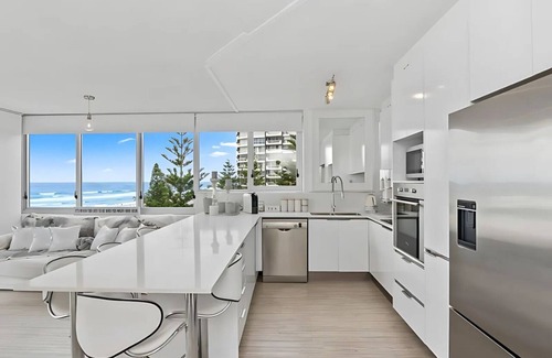 Main Beach Resort | Ocean Views in the Gold Coast w/Pool and Balcony
