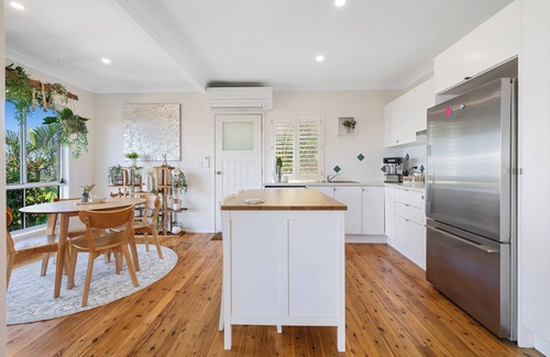 Banora Point Apartment | Ocean views/minutes to Kingy & Cooly/has pool/pet friendly/pretty inside & out