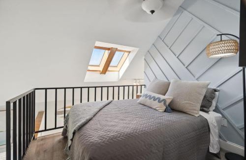 Hampton Apartment | Ocean Views Newly Renovated Private Balcony
