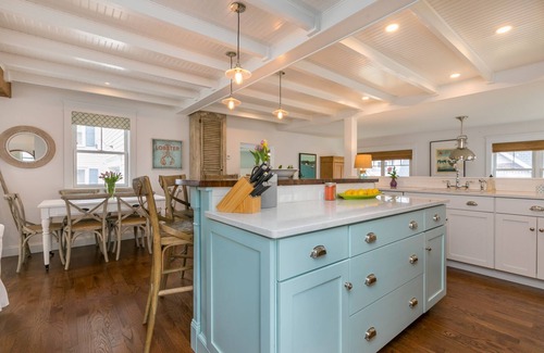 Loveitts Field House | OCEAN VIEWS, Rooftop Deck, HOT TUB, new back deck! 3-min walk to Willard Beach