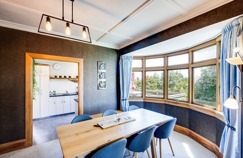 Ahuriri House | Ocean Vista - Napier Holiday Home