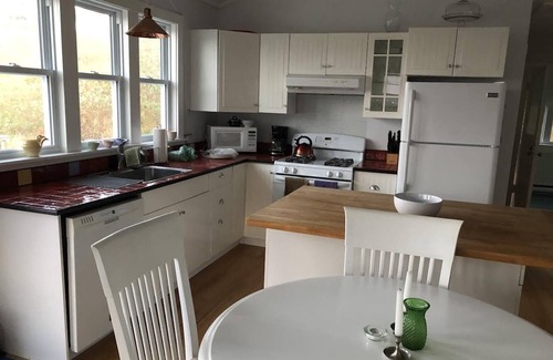 Newfoundland House | Oceanfront 3 bedroom Bungalow. in a beautiful cove just 1.5 hrs from St. John's.