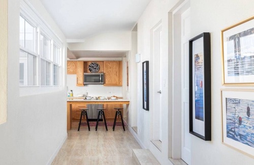 Sandys Apartment | Oceanfront 3Bed w/Private Patio & Garden - 5B