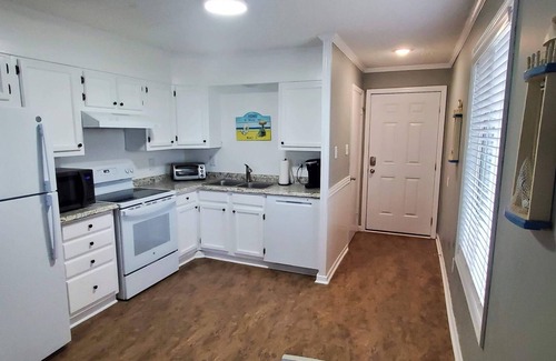 Ash Condo | Oceanfront Corner Unit with Pool & Direct Beach Access