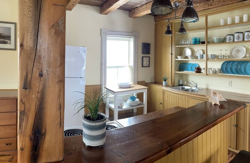 Indian Harbour Cottage | Oceanfront Cottage - 1 minute from Peggy's Cove