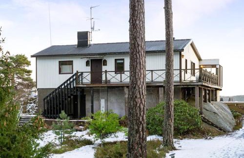 Stavsnas House | Oceanfront Escape with Sauna & Jacuzzi