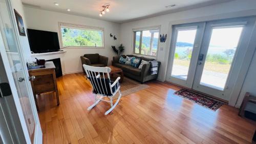 Halfmoon Bay Apartment | Oceanfront Garden Suite - Stunning Views & Wildlife