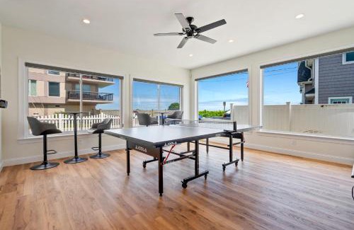 Ocean Park House | Oceanfront Home Beach Access Deck & Ping Pong