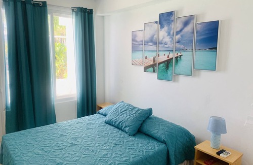 Castle Comfort Hotel | Oceanfront Hotel Room with Pool