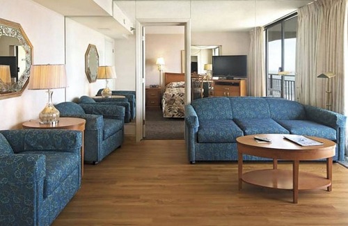 Northeast Virginia Beach Resort | Oceanfront Large 2BR/3BA Resort Suite ONE WEEK ONLY 7/12/2025-7/19/2025 Kitchen