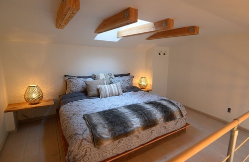 Denman Island House | Oceanfront Luxury Guest Suite and Sauna in a Rustic Natural setting