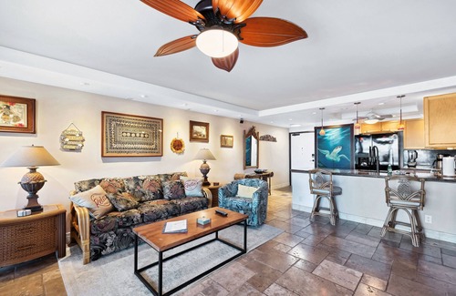 Kahana Condo | Oceanfront Maui Penthouse Corner 2BR Large Lanai, Onsite Pool, Sunset Views