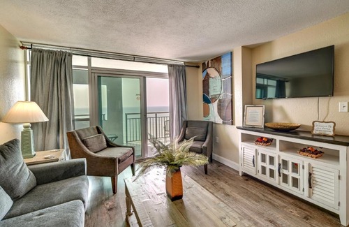 Downtown Myrtle Beach Apartment | Oceanfront Myrtle Beach Condo with Pools and Hot Tubs