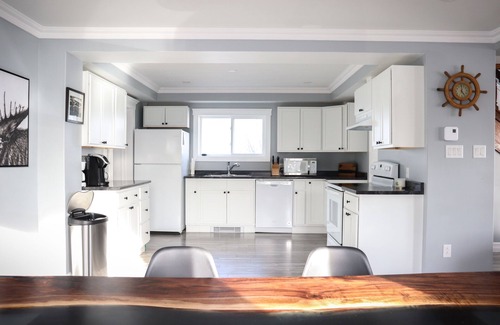 Bay Roberts House | Oceanfront Saltbox With Hot Tub in the Heart of Bay Roberts