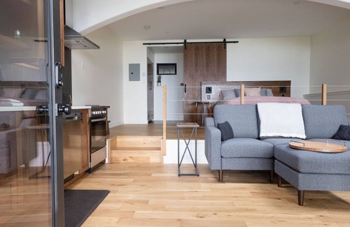 Shirley Cottage | Oceanfront, sauna, soaker tub, outdoor shower, private, fireplace, BBQ, adults.