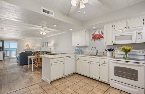 South Nags Head Condo | Oceanfront, Stunning View, Walk-in Shower, & Pools! Avail 9/13 - 9/20