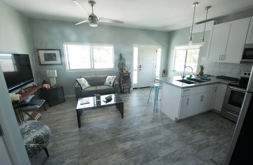 Cockburn Town Villa | OCEANFRONT - TURTLE SUITE AT DRIFT VILLA