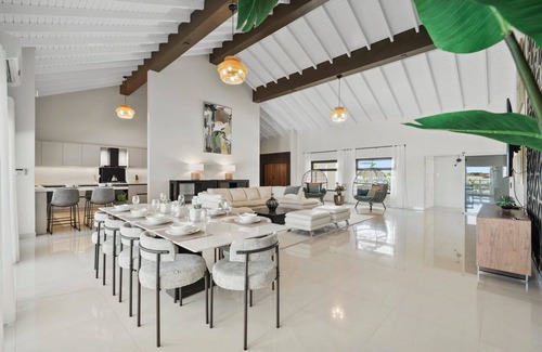 Malmok Villa | Oceanfront Villa - Sunset view - Sauna - Game Room