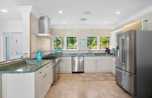 Great Exuma House | OCEANFRONT, with spectacular infinity pool on Tar Bay. An Exuma paradise.