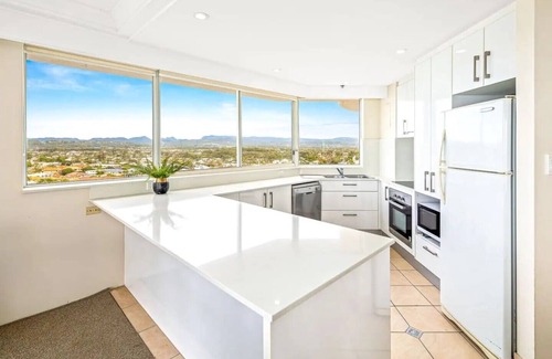 Gold Coast Apartment | Oceania Oceanview 2 bed Unit