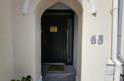 Southsea Apartment | OceanNest-3 Bedroom Apartment free parking, EV 22kW