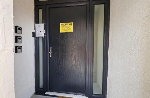 Southsea Apartment | OceanNest-3 Bedroom Apartment free parking, EV 22kW