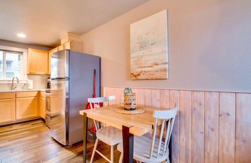 Oceanside Condo | Oceanside Inn #9 - Zeolite Studio