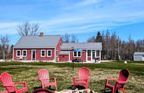 Milbridge House | Oceanside Saltwater Cottage NEW