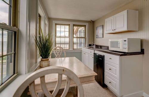 Falmouth Heights Apartment | Oceanview 2 King Bed Luxe Suite for 4