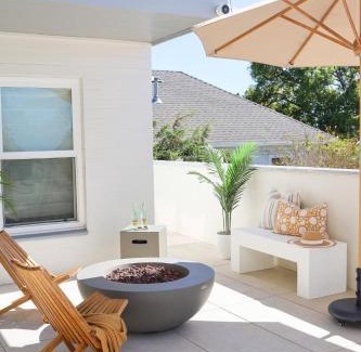 Townsite Apartment | Oceanview Oasis W Hot Tub, Walk To Beach Dtown