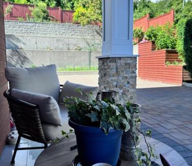 West Vancouver Bed & Breakfast | Oceanview Room
