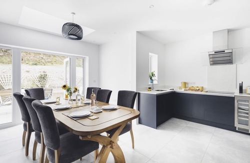 Perranporth Cottage | Oceanwalk - sleeps 8 guests in 4 bedrooms