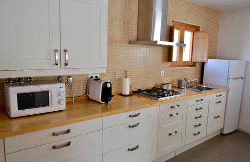 Baiona House | Odeceixe Valley House. Minutes from the beach. Two rooms and a Lounge Rooftop.
