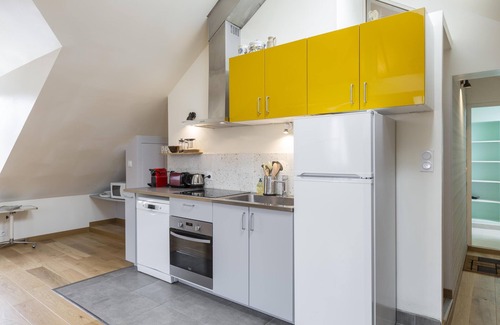 Saint-Helier Apartment | Odorico - En centre-ville, proche gare