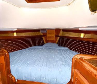 Coconut Grove Boat Rental | OFF GRID Sail