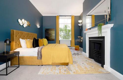 Fitzrovia Apartment | OFF Oxford Circus! Large Unique Artist's Family and Friends HOME
