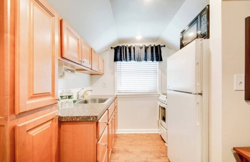 Wayne Apartment | * Off The Beaten Path * - Choose This Private Gem