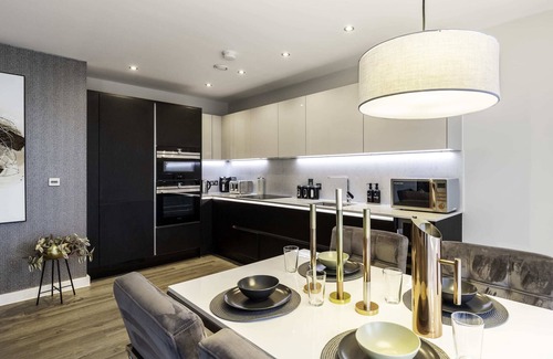 Stratford Apartment | Offer - Showroom Splendour, Luxe London Elegance