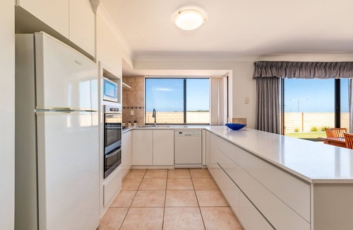 Ocean Reef House | Offers oceanfront luxury longer-term accommodation. Ideal for migrating families