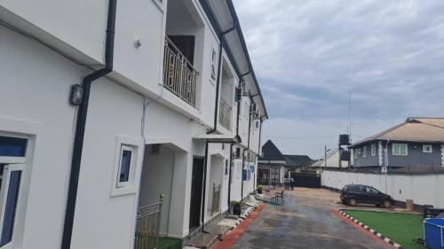 Benin City Apartment | Oghomwen Lodge and Service Apartment